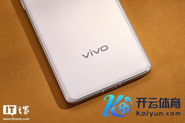 vivo X100s系列发布 首发天玑9300+ 影像旗舰，性能跃升